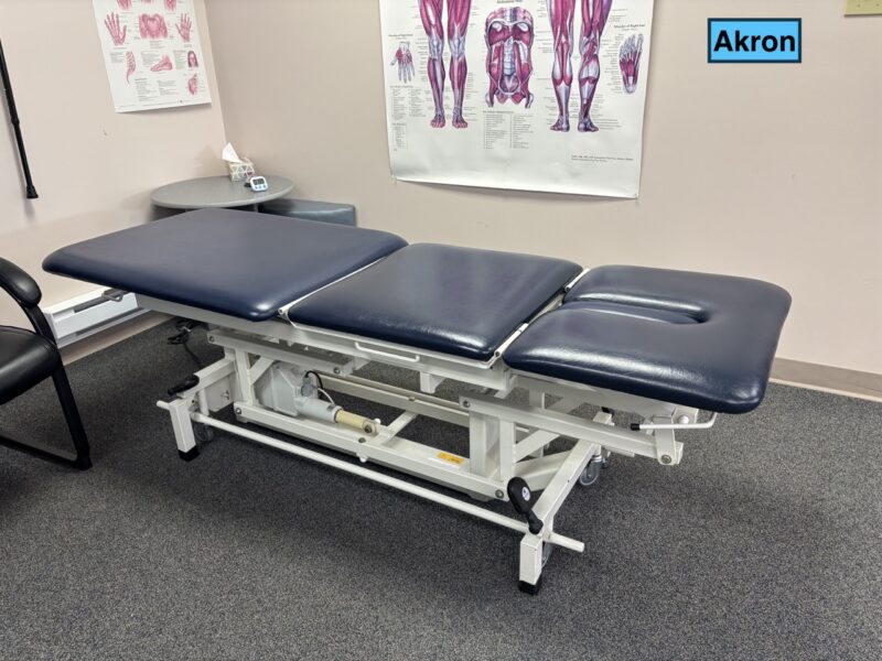 Four Premium Electric Treatment Tables (Certified) for Sale - Clinic set available
